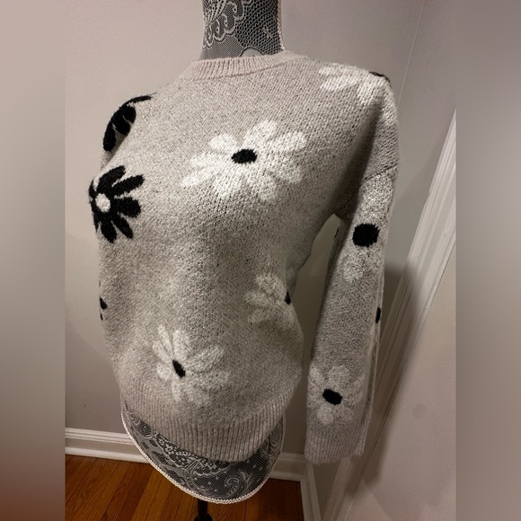 Women’s grey Truth by republic Severine style Crew Neck Sweater Black/White. SP - Picture 8 of 12